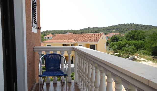 Two bedroom apartment with balcony and sea view Kukljica, Ugljan (A-8253-b)