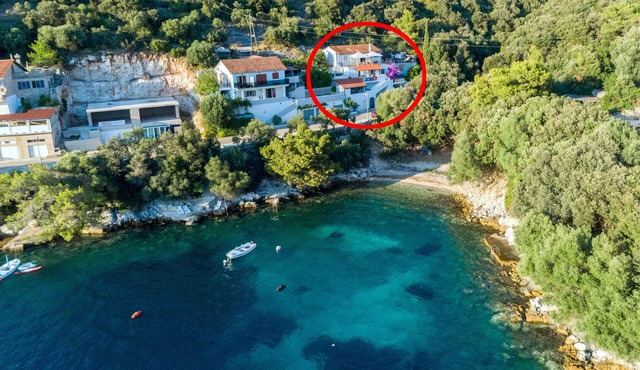Two bedroom apartment near beach Ubli, Lastovo (A-23365-a)