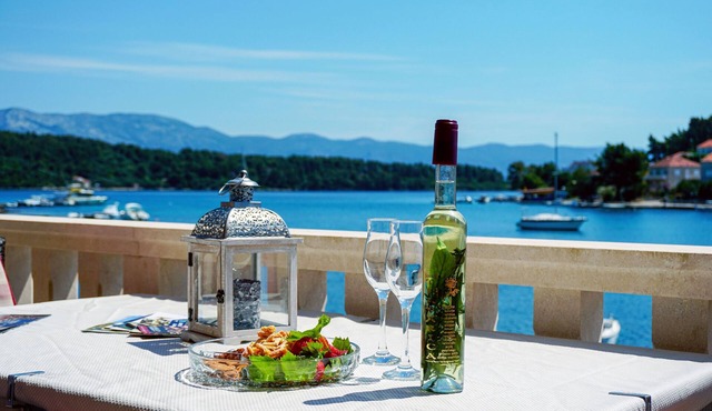 Two bedroom apartment near beach Lumbarda, Korčula (A-9325-a)