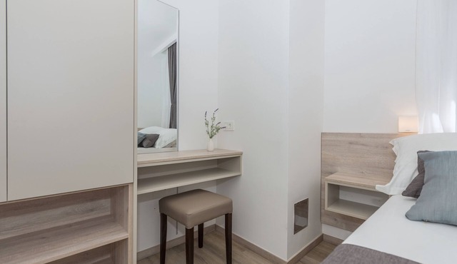 Two bedroom apartment with terrace Makarska (A-19134-a)