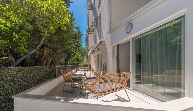 Two bedroom apartment with terrace Makarska (A-19134-f)