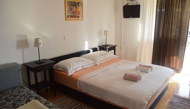 Two bedroom apartment with balcony and sea view Makarska (A-11361-b)