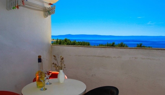 Two bedroom apartment with balcony and sea view Makarska (A-15200-d)