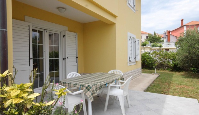 Two bedroom apartment with terrace Nerezine, Lošinj (A-3451-a)