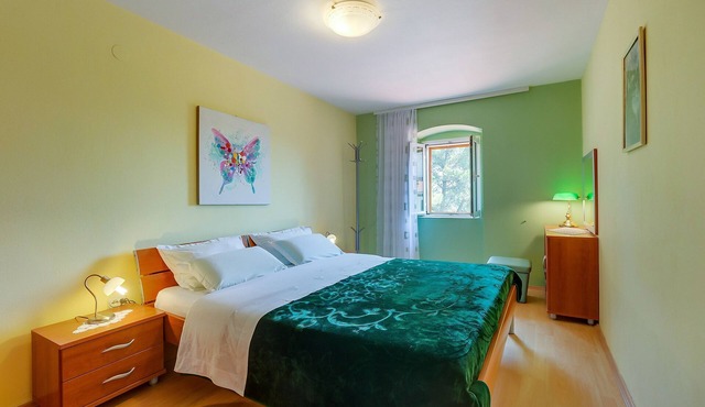 Two bedroom apartment with terrace Nerezine, Lošinj (A-8049-a)