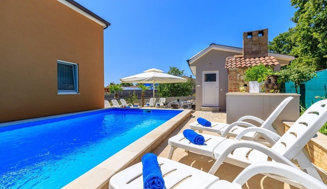 Two-Bedroom Apartment Vanessa I with common Pool