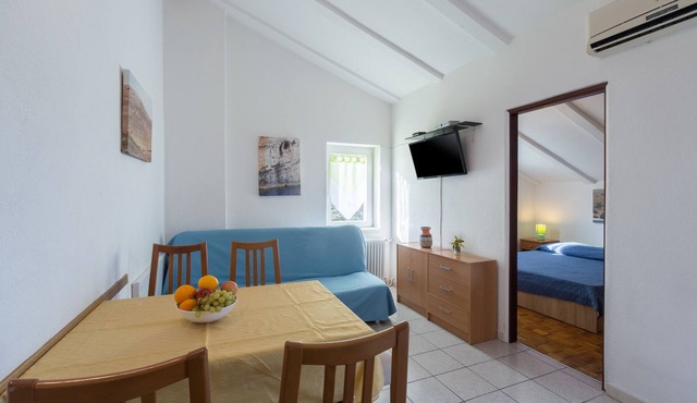 Two bedroom apartment with terrace and sea view Karigador, Novigrad (A-2534-b)