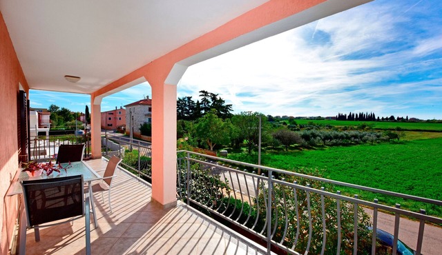 Two bedroom apartment with terrace Novigrad (A-6951-g)