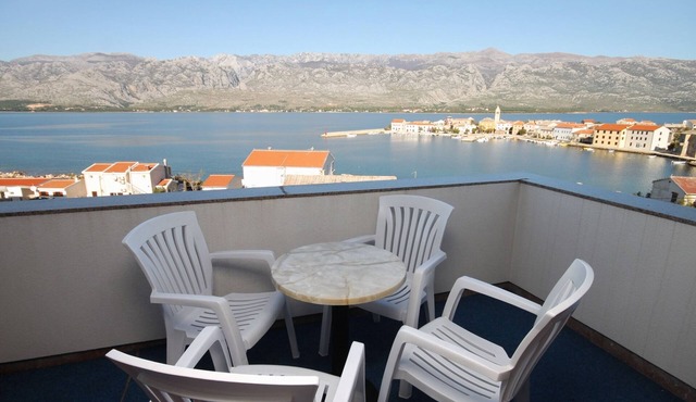 Two bedroom apartment with terrace and sea view Vinjerac, Zadar (A-5811-b)