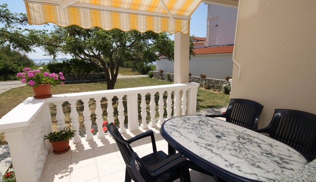 Two bedroom apartment near beach Vlašići, Pag (A-6523-b)