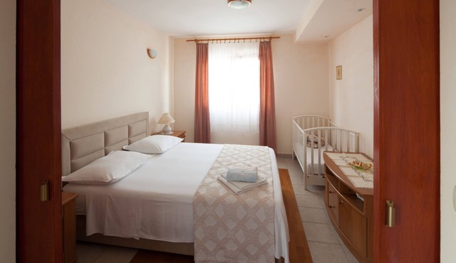 Two bedroom apartment near beach Bilo, Primošten (A-4191-b)