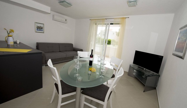 Two bedroom apartment with terrace Promajna, Makarska (A-17160-b)