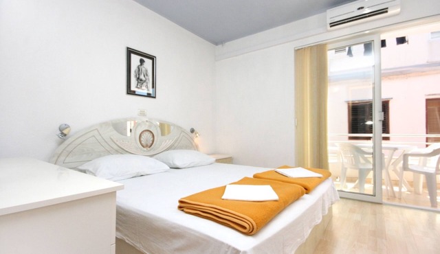 Two bedroom apartment near beach Promajna, Makarska (A-2673-b)