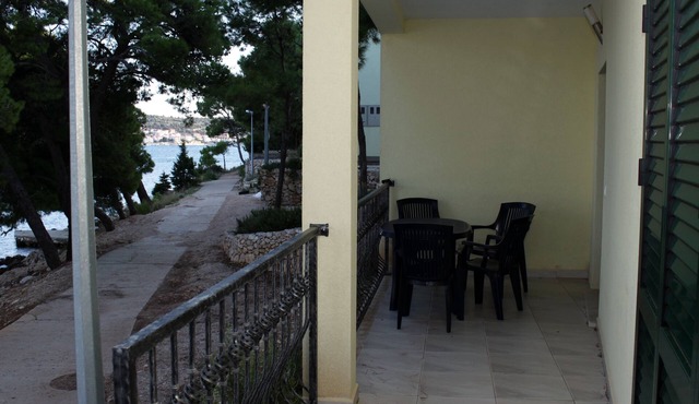Two bedroom apartment near beach Rogoznica (A-3198-b)