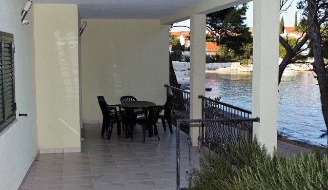 Two bedroom apartment near beach Rogoznica (A-3198-a)
