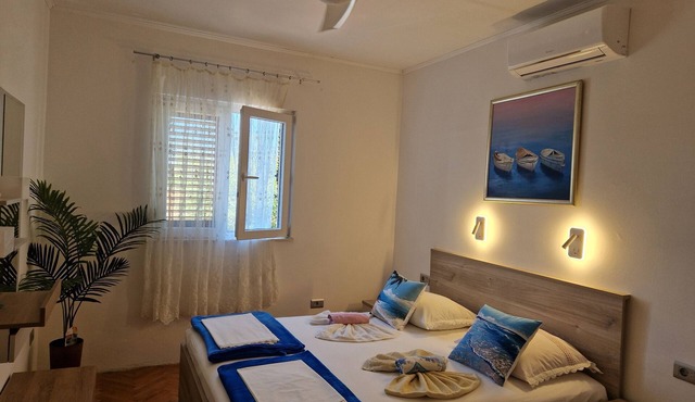Two bedroom apartment with terrace Rogoznica (A-4313-a)