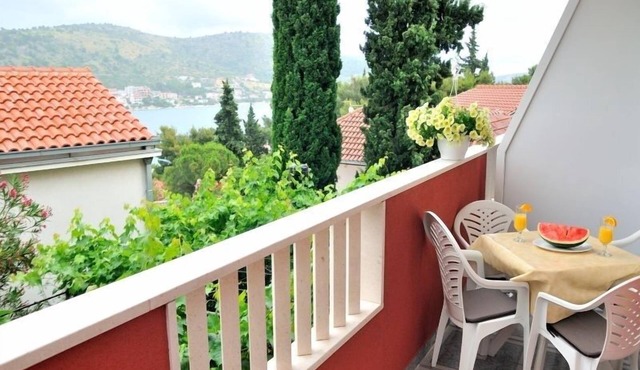 Two bedroom apartment with balcony and sea view Rogoznica (A-5269-b)