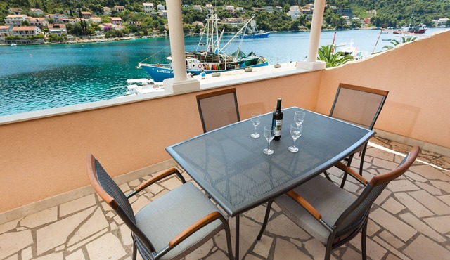 Two bedroom apartment with terrace and sea view Brna, Korčula (A-7553-a)