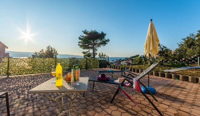 Two bedroom apartment with terrace and sea view Stanići, Omiš (A-18676-a)