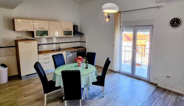 Two bedroom apartment with balcony and sea view Stobreč, Split (A-22838-a)