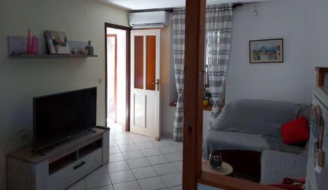Two bedroom apartment with terrace Veli Iž, Iž (A-18697-a)