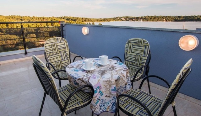 Two bedroom apartment with terrace and sea view Verunić, Dugi otok (A-14286-c)