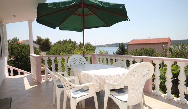 Two bedroom apartment with terrace and sea view Verunić, Dugi otok (A-8104-a)