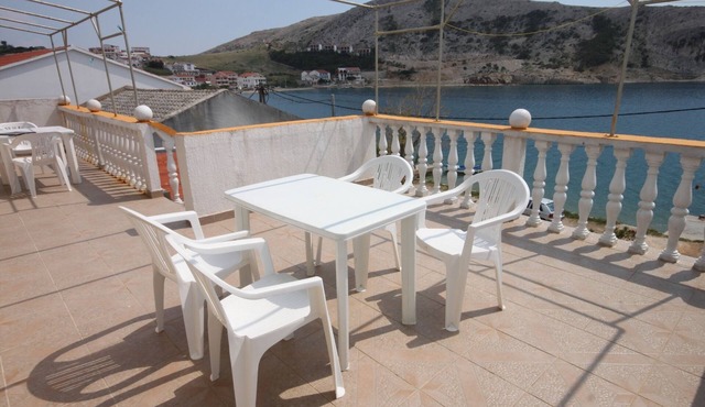 Two bedroom apartment near beach Metajna, Pag (A-6352-b)