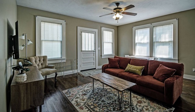 Two Bedroom Apartment in Historic Clinton