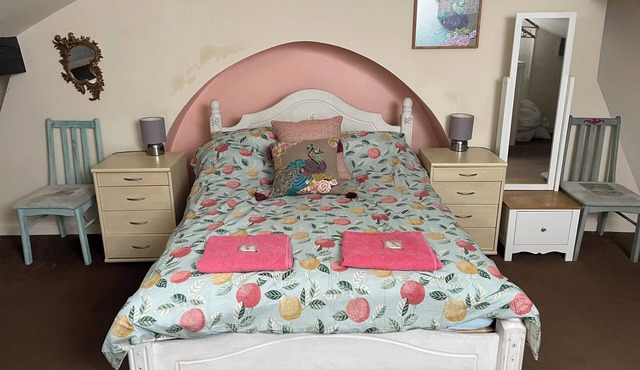 Two bedroom apartment in conservation area in centre of town