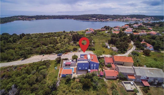 Two-Bedroom Apartment In Verunic