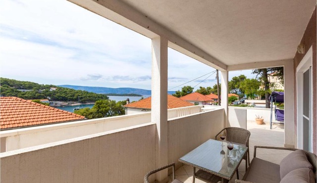 Two-Bedroom Apartment in Jelsa