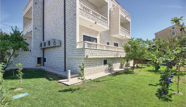Two-Bedroom Apartment in Kastel Kambelovac
