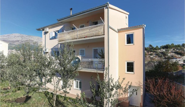 Two-Bedroom Apartment in Solin