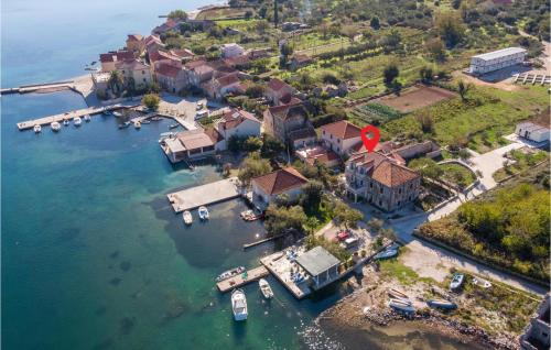 Two-Bedroom Apartment In Ston