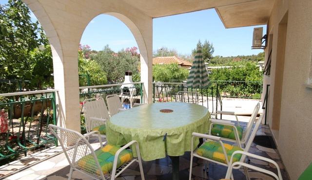 Two bedroom apartment near beach Grebaštica, Šibenik (A-6437-b)