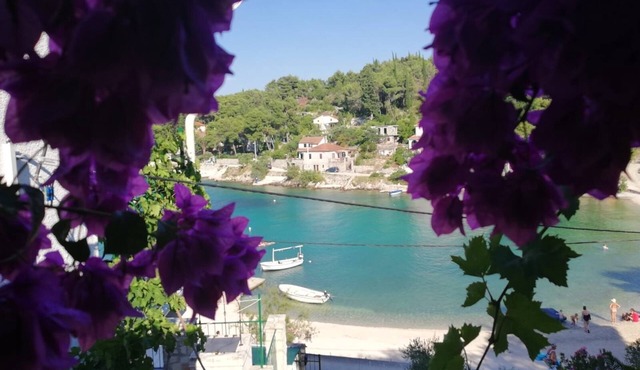 Two bedroom apartment near beach Rogač (Šolta) (A-5166-c)