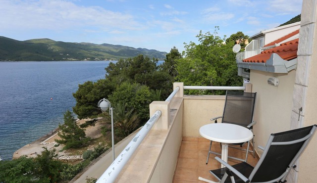 Two bedroom apartment near beach Viganj, Pelješac (A-10116-b)