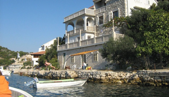 Two bedroom apartment near beach Zaklopatica (Lastovo) (A-8346-a)