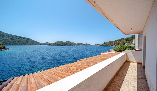 Two bedroom apartment near beach Pasadur, Lastovo (A-8391-a)