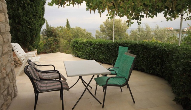 Two bedroom apartment near beach Lukoran, Ugljan (A-8494-a)