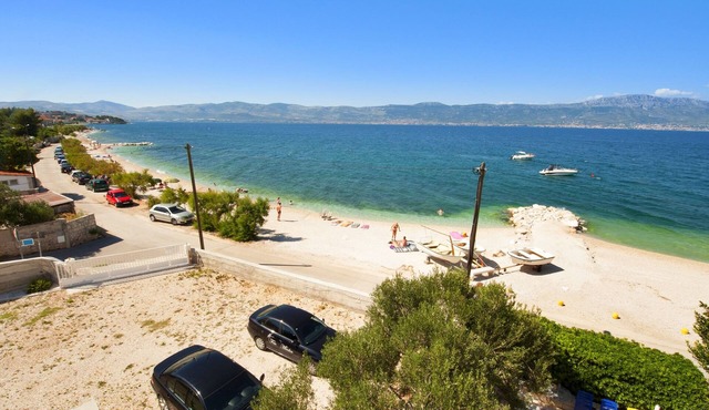 Two bedroom apartment near beach Slatine, Čiovo (A-1139-c)