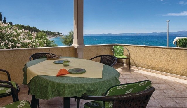 Two bedroom apartment near beach Sutivan, Brač (A-15617-a)