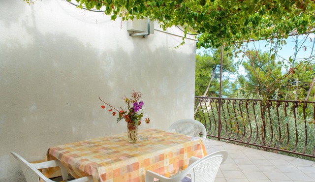 Two bedroom apartment near beach Arbanija, Čiovo (A-18624-b)