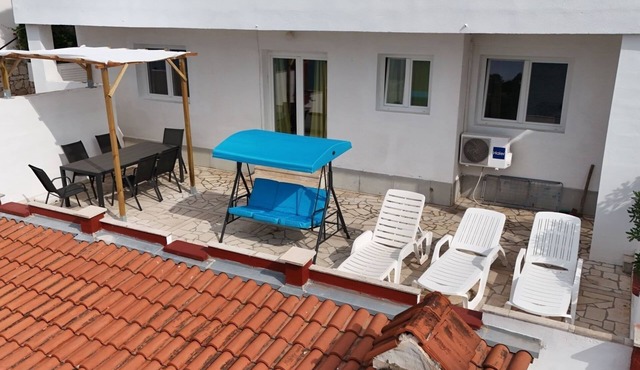 Two bedroom apartment near beach Jelsa, Hvar (A-22256-a)