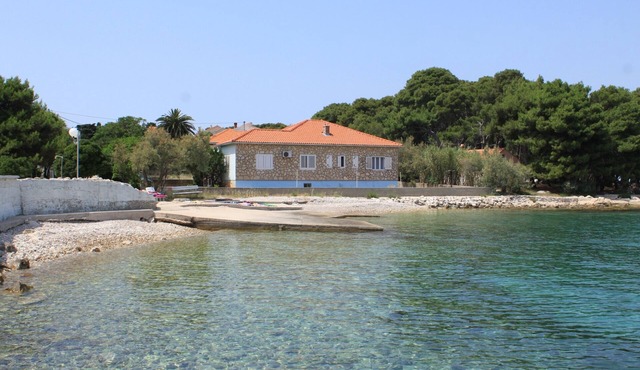Two bedroom apartment near beach Ugljan (A-828-a)