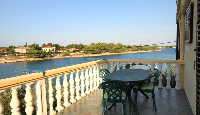 Two bedroom apartment near beach Ugljan (A-846-b)