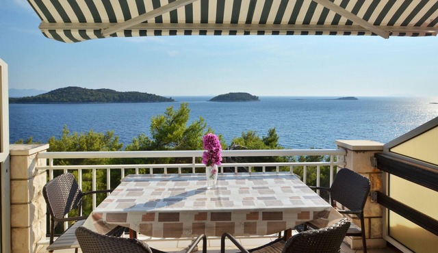 Two bedroom apartment near beach Prižba, Korčula (A-9276-a)