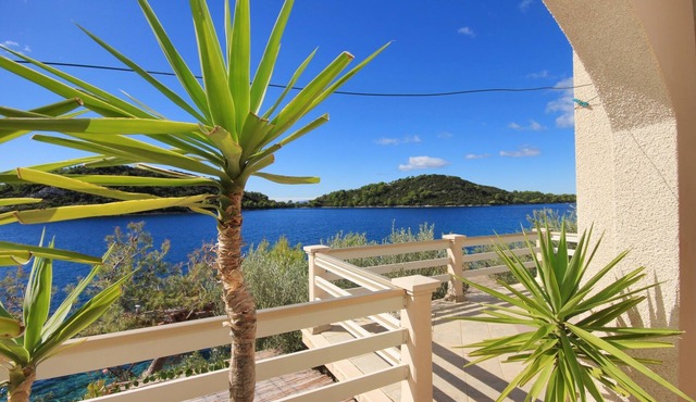 Two bedroom apartment near beach Karbuni (Korčula) (A-9308-b)