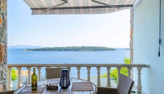 Two bedroom apartment near beach Prižba, Korčula (A-10063-a)
